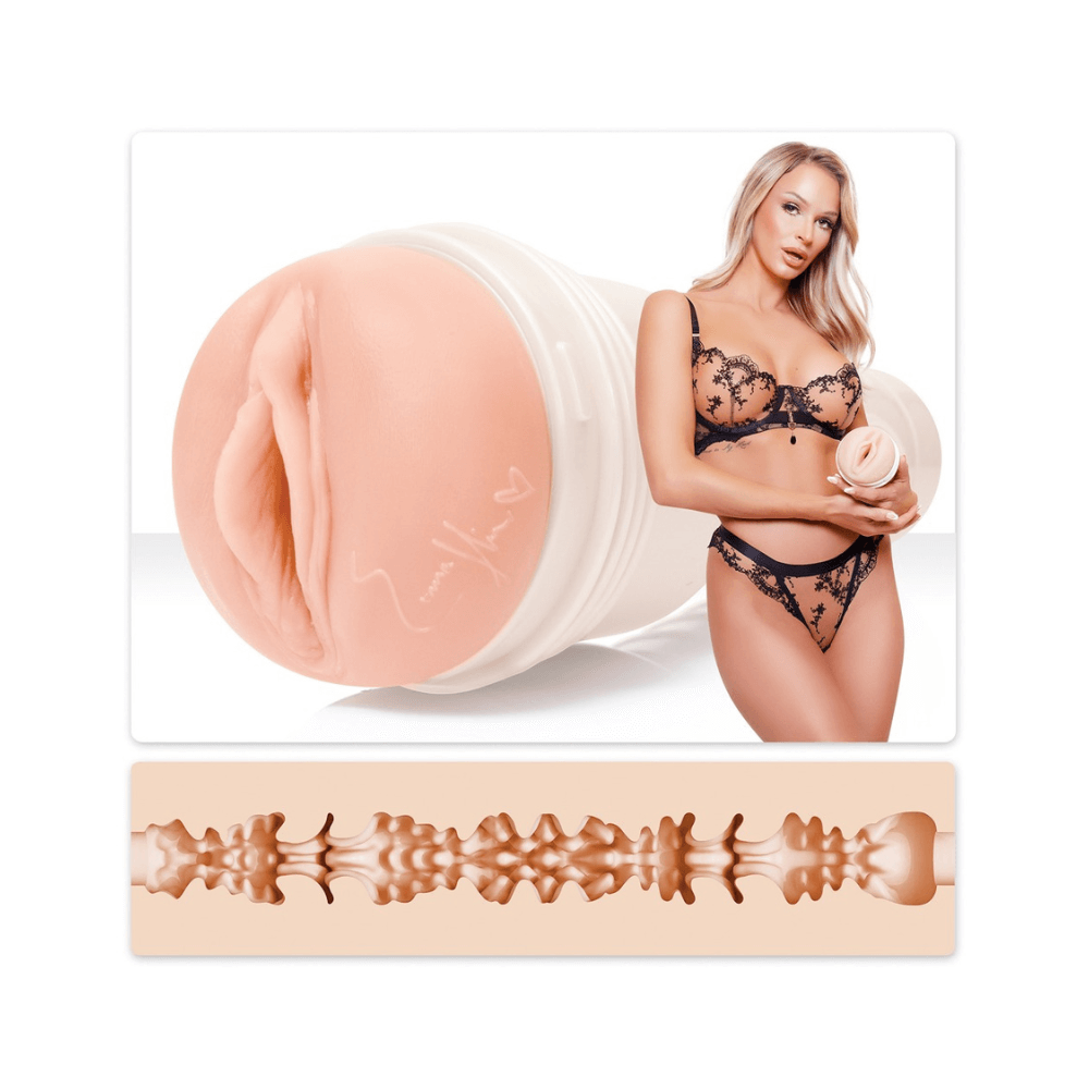 Emma Hix     Realistisk Vagina Masturbator fra Fleshlight