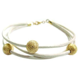 Hvidt læderarmbånd med forgyldte stardust kugler