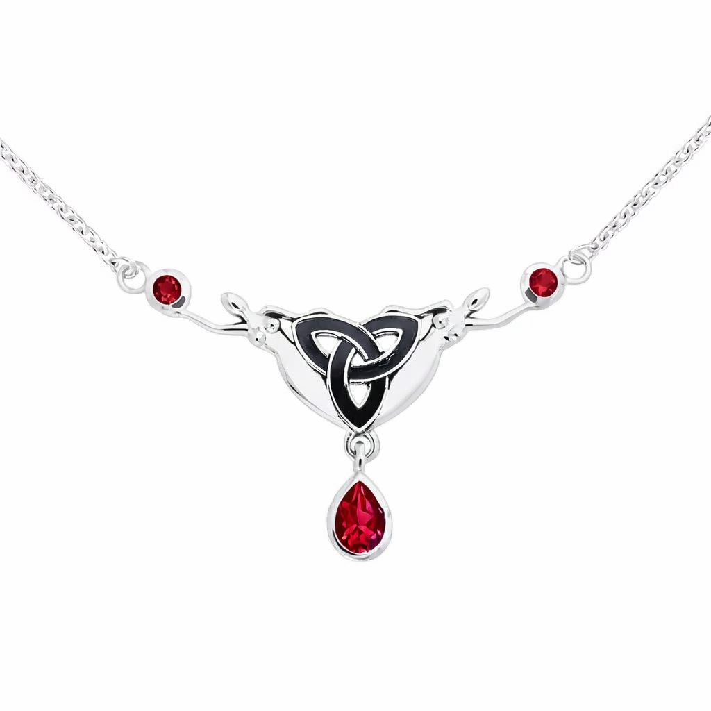 Keltisk Halskæde med Triquetra og Rubin - Unik Elegance