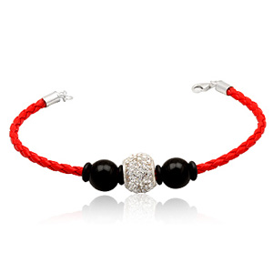 Læderarmbånd med Charm og Sorte Glaskugler på tilbud!